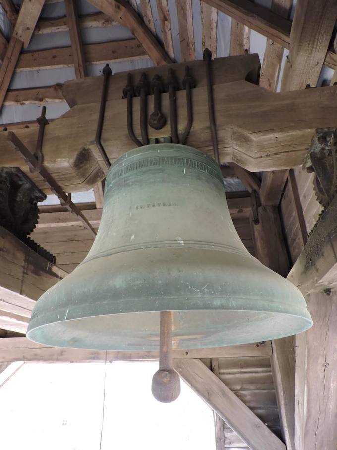 Daujėnų Švč. Jėzaus Vardo bažnyčios mažesnysis varpas (ø 98 cm) Šv. Petras. Gražvydo Balčiūnaičio nuotrauka, 2019