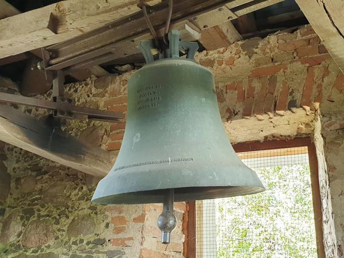 Pumpėnų Švč. M. Marijos Škaplierinės bažnyčios didysis varpas (ø 85 cm) Šv. Martynas. Tomos Mikalajūnaitės nuotrauka, 2019