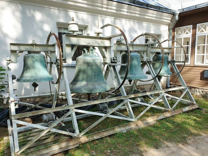 Pumpėnų Švč. M. Marijos Škaplierinės bažnyčios varpai. Tomos Mikalajūnaitės nuotrauka, 2019