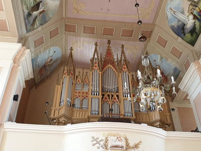 Pumpėnų Švč. M. Marijos Škaplierinės bažnyčios vargonai. Tomos Mikalajūnaitės nuotrauka, 2019