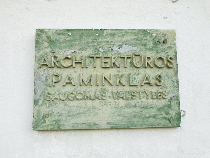 Pumpėnų Švč. M. Marijos Škaplierinės bažnyčia yra architektūros paminklas, kurį saugo Lietuvos valstybė.  Tomos Mikalajūnaitės nuotrauka, 2019 