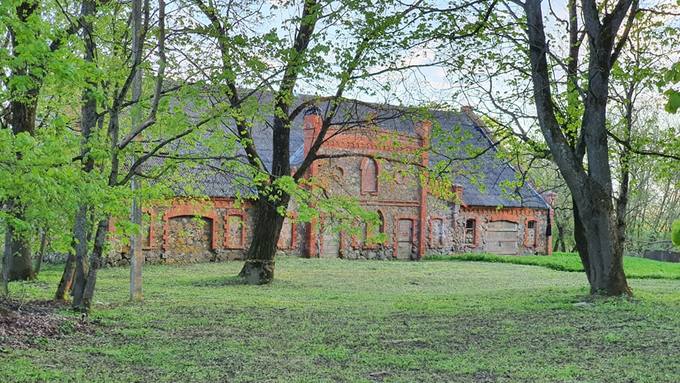 Gulbinėnų dvaro fragmentas. Almos Balčiūnienės nuotrauka, 2020.