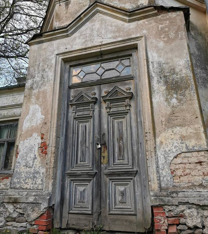 Gulbinėnų dvaro fragmentas. Almos Balčiūnienės nuotrauka, 2020.