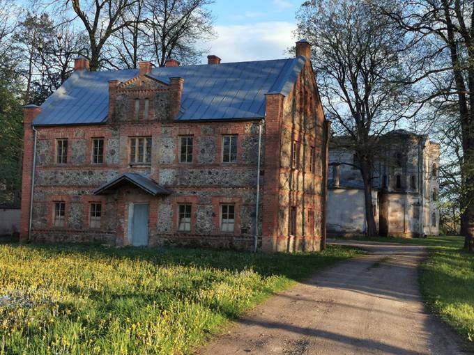 Gulbinėnų dvaro fragmentas. Almos Balčiūnienės nuotrauka, 2020.