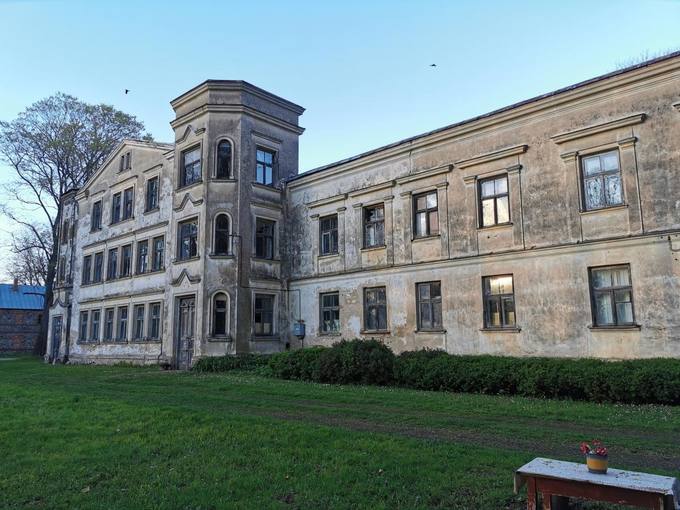 Gulbinėnų dvaro fragmentas. Almos Balčiūnienės nuotrauka, 2020.