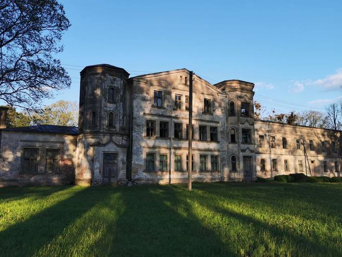 Gulbinėnų dvaro fragmentas. Almos Balčiūnienės nuotrauka, 2020.