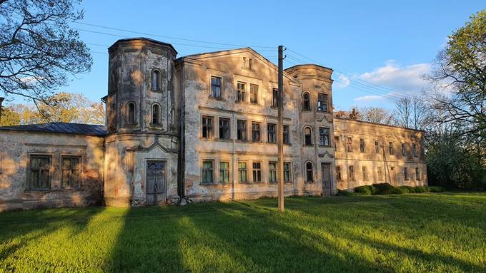 Gulbinėnų dvaro fragmentas. Almos Balčiūnienės nuotrauka, 2020.