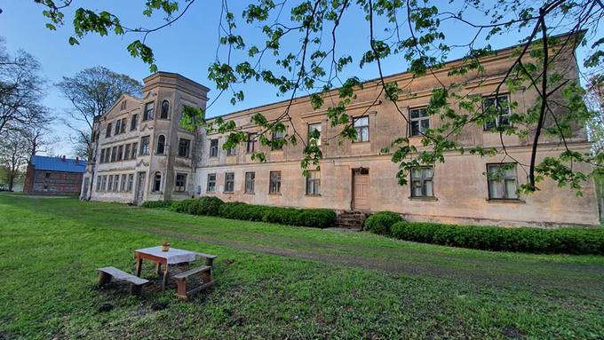 Gulbinėnų dvaro fragmentas. Almos Balčiūnienės nuotrauka, 2020.