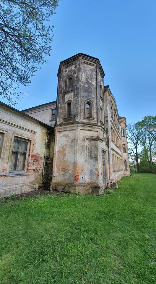 Gulbinėnų dvaro fragmentas. Almos Balčiūnienės nuotrauka, 2020.