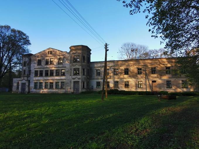 Gulbinėnų dvaro fragmentas. Almos Balčiūnienės nuotrauka, 2020.