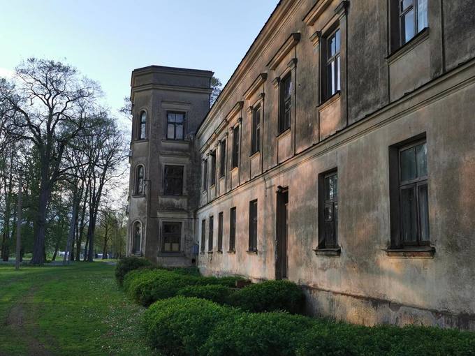 Gulbinėnų dvaro fragmentas. Almos Balčiūnienės nuotrauka, 2020.