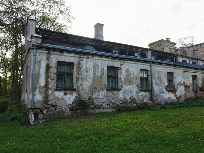 Gulbinėnų dvaro fragmentas. Almos Balčiūnienės nuotrauka, 2020.