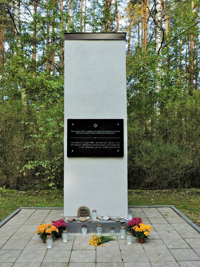 Memorialas holokausto aukoms atminti Žadeikių miške. Gražvydo Balčiūnaičio nuotrauka, 2016