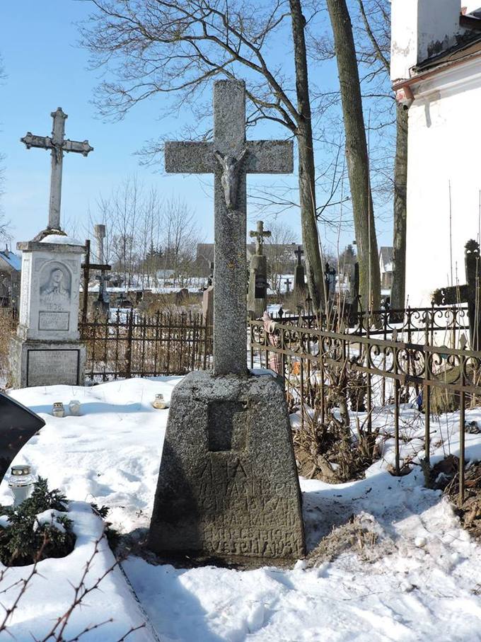 Savanorio, Vyčio kryžiaus kavalieriaus Petro Karaliūno kapas Joniškėlio miestelio senosiose kapinėse. Gražvydo Balčiūnaičio nuotrauka