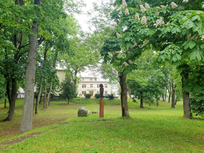 Pasvalio senosios klebonijos (Užupio) parkas. Tomos Mikalajūnaitės nuotrauka, 2020