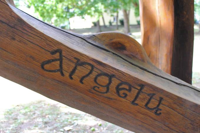 Pasvalio senosios klebonijos (Užupio) parko medžio skulptūros fragmentas. Aidos Leimontaitės nuotrauka, 2019