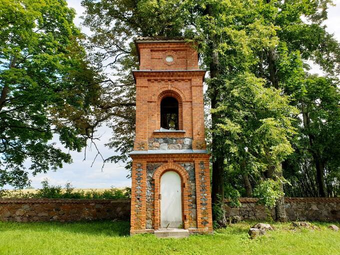 Niurkonių koplyčios varpinė. Tomos Mikalajūnaitės nuotrauka, 2020