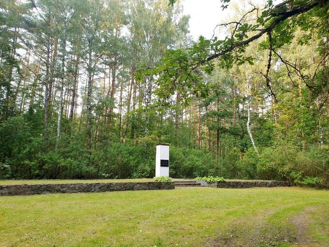Memorialas holokausto aukoms atminti Žadeikių miške. Tomos Mikalajūnaitės nuotrauka, 2020