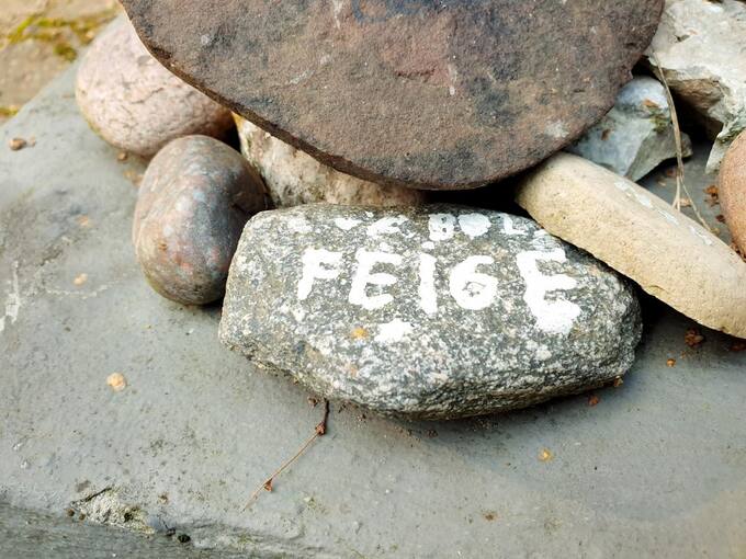 Memorialas holokausto aukoms atminti Žadeikių miške. Tomos Mikalajūnaitės nuotrauka, 2020