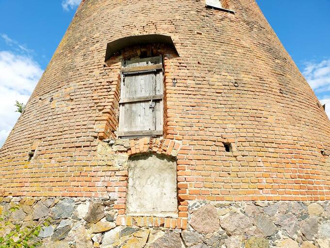 Pumpėnų vėjo malūno fragmentas. Tomos Mikalajūnaitės nuotrauka, 2020