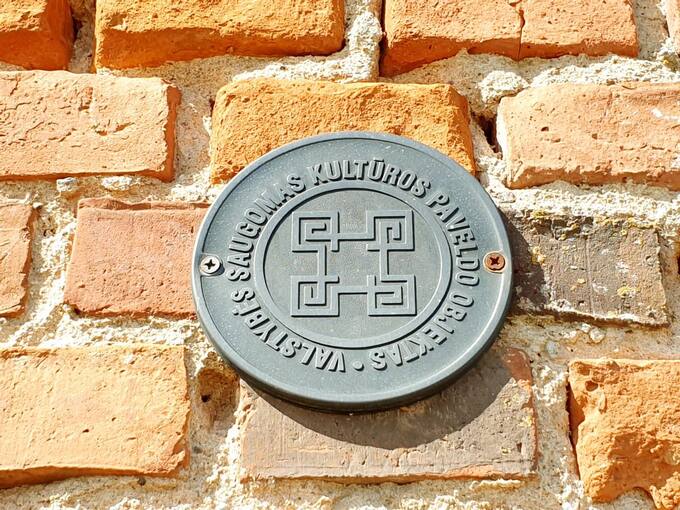 Kepurinis Pumpėnų vėjo malūnas – valstybės saugomas kultūros paveldo objektas. Tomos Mikalajūnaitės nuotrauka, 2020