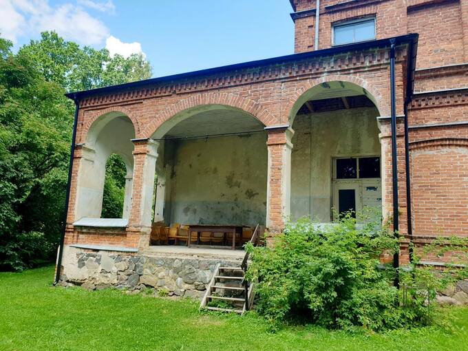 Pajiešmenių dvaro fragmentas. Tomos Mikalajūnaitės nuotrauka, 2020