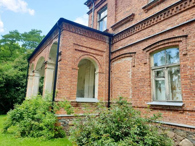 Pajiešmenių dvaro fragmentas. Tomos Mikalajūnaitės nuotrauka, 2020