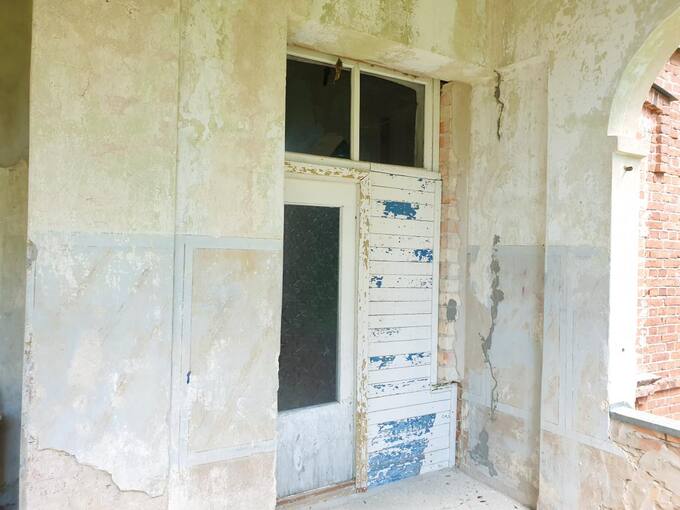 Pajiešmenių dvaro durys. Tomos Mikalajūnaitės nuotrauka, 2020