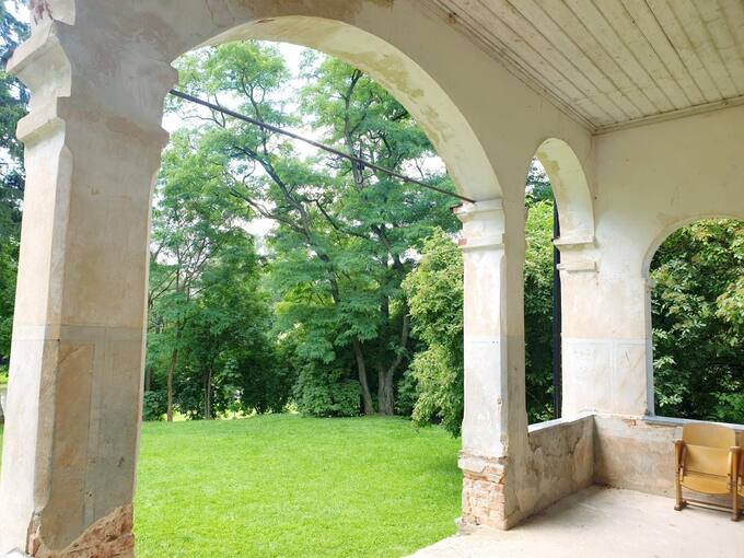 Pajiešmenių dvaro fragmentas. Tomos Mikalajūnaitės nuotrauka, 2020