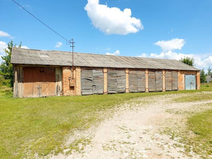 Pajiešmenių dvaro ūkinis pastatas. Tomos Mikalajūnaitės nuotrauka, 2020