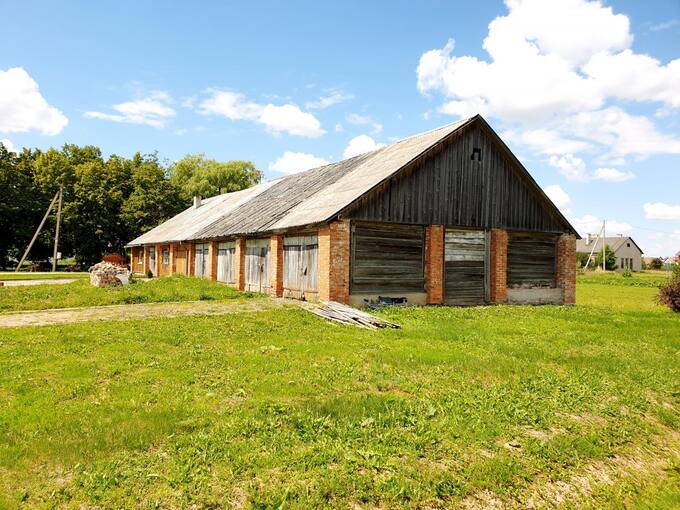 Pajiešmenių dvaro ūkinis pastatas. Tomos Mikalajūnaitės nuotrauka, 2020