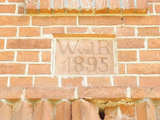 Pajiešmenių dvaro ūkinio pastato fragmentas. Tomos Mikalajūnaitės nuotrauka, 2020