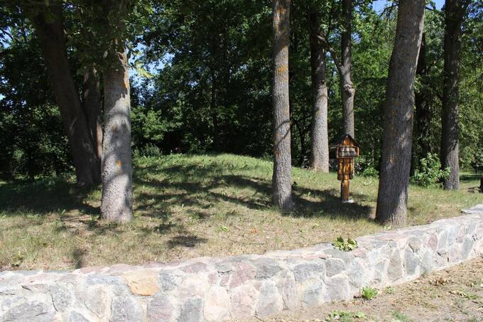 Karaimų senkapės Pasvalio Svalios parke, prie Svalios upelio. Aidos Leimontaitės nuotrauka, 2019