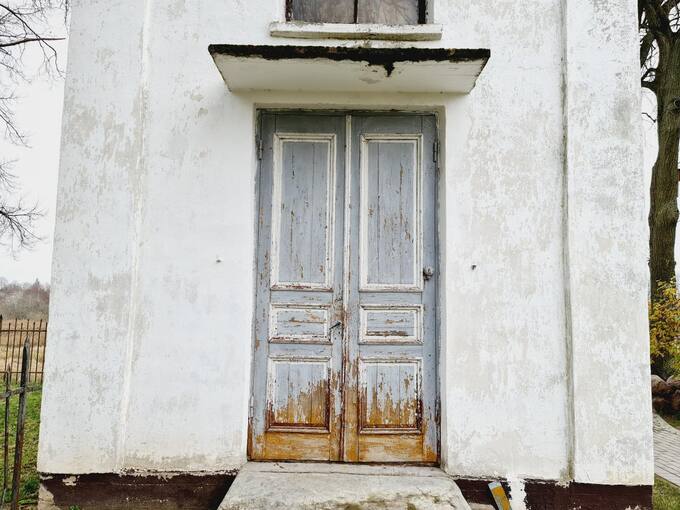 Saločių Šv. Juozapo bažnyčios varpinės durys. Tomos Mikalajūnaitės nuotrauka, 2020