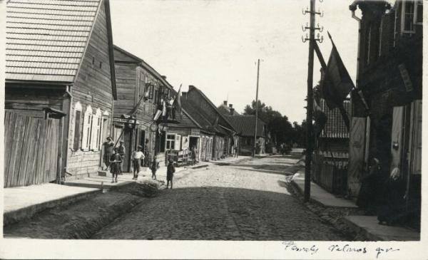 Vilniaus gatvė. Apie 1930 m. Nuotrauka iš Pasvalio Mariaus Katiliškio viešosios bibliotekos Rankraštyno fondų.