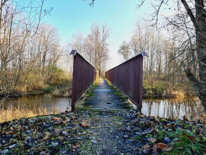 Tiltelis per Tatulos upę yra visai šalia buvusio Daniūnų dvaro malūno. Tomos Mikalajūnaitės nuotrauka, 2020
