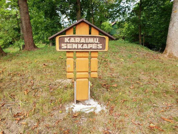 Karaimų senkapės Pasvalio Svalios parke, prie Svalios upelio. Tomos Mikalajūnaitės nuotrauka, 2019