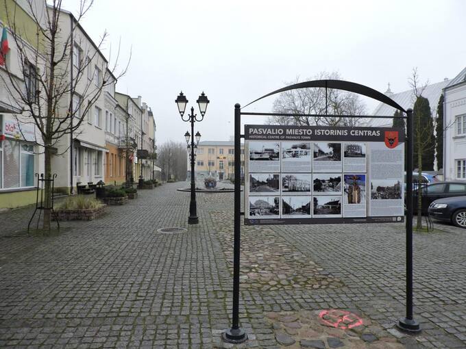 Kultūros ir gamtos paveldo vietose įrengiami nauji informaciniai stendai. Projektas „Biržų, Kupiškio, Pasvalio ir Rokiškio rajonų savivaldybes jungiančių turizmo trasų ir turizmo maršrutų informacinės infrastruktūros plėtra“. Gražvydo Balčiūnaičio nuotrauka, 2020