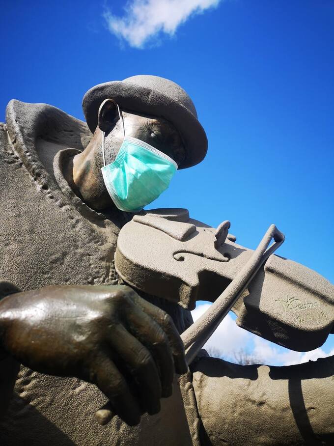 Interaktyvi skulptūra „Senojo tilto muzikantas Antanėlis“. Nuotrauka iš Pasvalio krašto muziejaus fondų, 2020