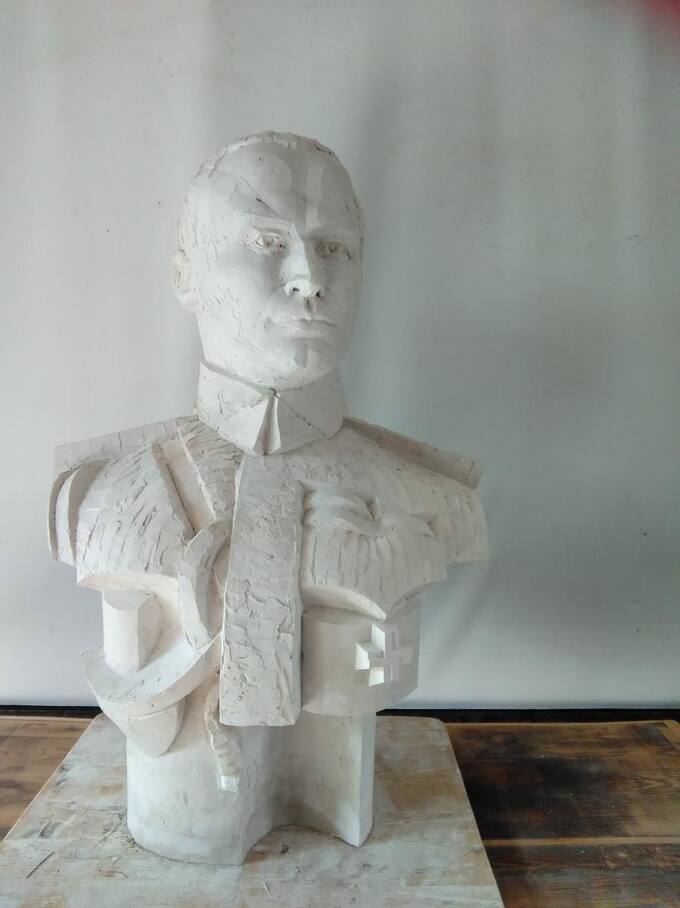 Skulptorius Kunotas Vildžiūnas sukūrė savo senelio, generolo Kazio Ladygos biustą. Rimos Mačiukienės nuotrauka, 2019