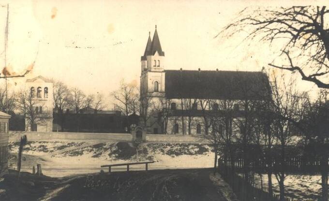 Pasvalio Šv. Jono Krikštytojo bažnyčia. Nuotrauka iš Pasvalio krašto muziejaus fondų, XX a. 4 dešimtmetis