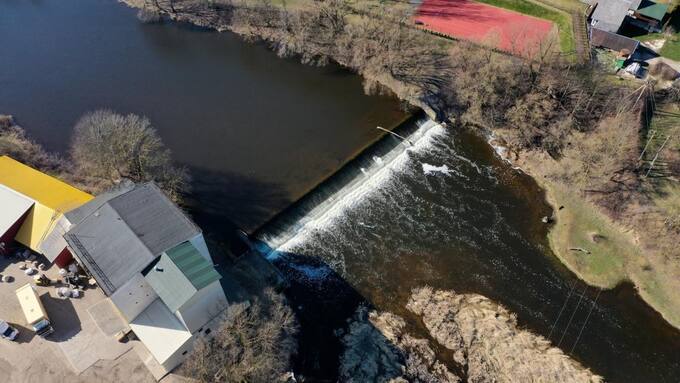 Pasvalio miesto vandens malūno užtvankos vaizdas iš paukščio skrydžio. Dainiaus Vareikos nuotrauka, 2020