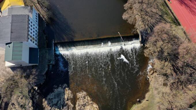 Pasvalio miesto vandens malūno užtvankos vaizdas iš paukščio skrydžio. Dainiaus Vareikos nuotrauka, 2020