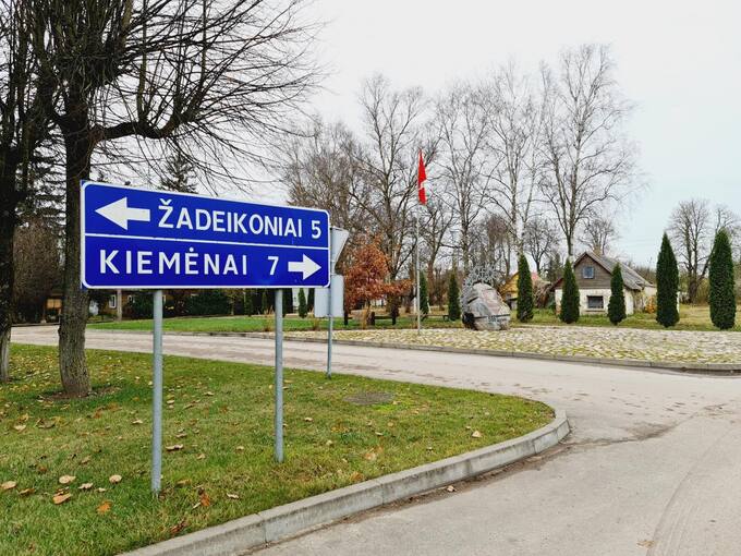 Paminklinis akmuo Saločių miestelio įkūrimo 500 metų sukakčiai. Tomos Mikalajūnaitės nuotrauka, 2020