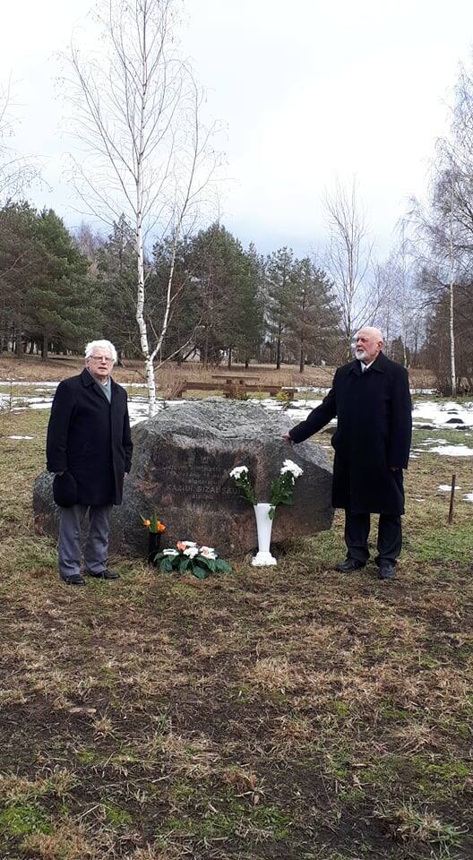 Paminklinis akmuo signatarui Kaziui Bizauskui Norgėlų kaime. Almos Katkevičienės nuotrauka, 2018
