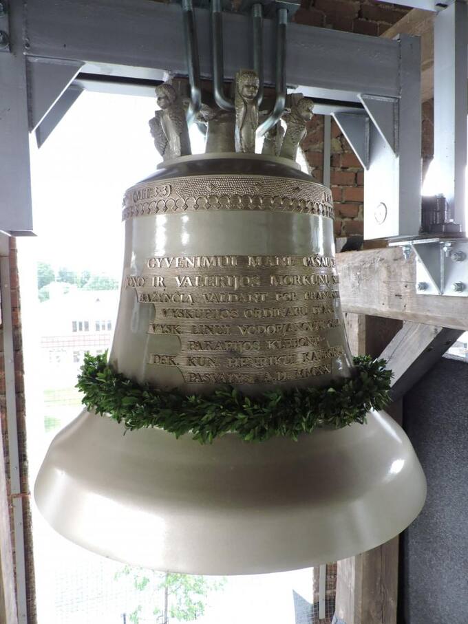 Naujasis Pasvalio Šv. Jono Krikštytojo bažnyčios varpas. Nuotrauka iš Pasvalio krašto muziejaus fondų, 2021