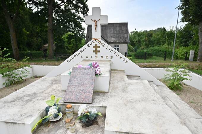 Paminklas Pušaloto krašto savanoriams. Dainiaus Vareikos nuotrauka, 2022