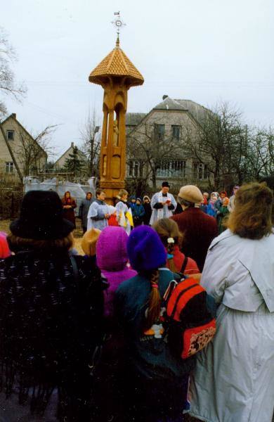 Stogastulpis Pasvalio krašto knygnešiams Pasvalyje. Vido Dulkės nuotrauka, 1995 