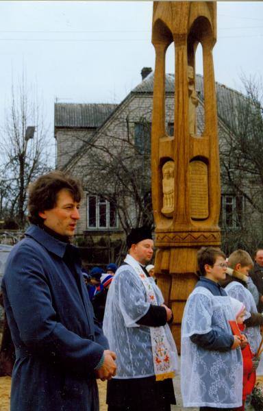 Stogastulpis Pasvalio krašto knygnešiams Pasvalyje. Vido Dulkės nuotrauka, 1995