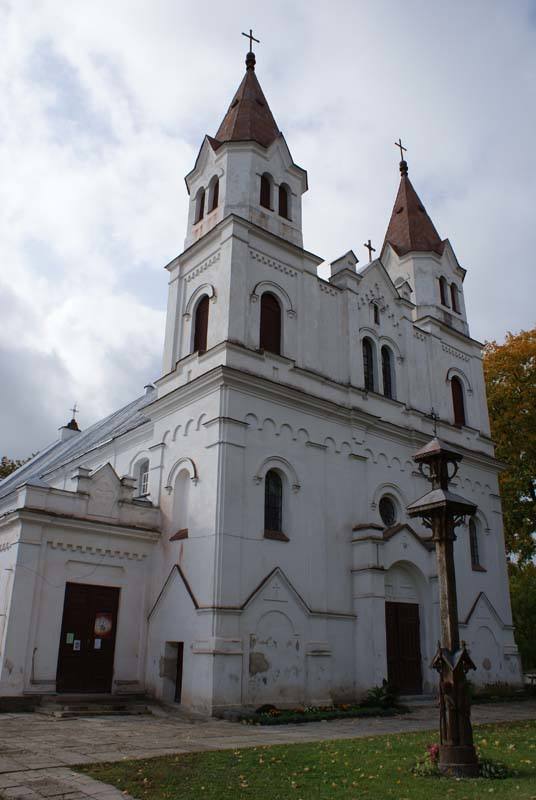 Pasvalio Šv. Jono Krikštytojo bažnyčia. Almanto Laužadžio nuotrauka, 2008 [interaktyvus]. Prieiga per internetą: https://www.miestai.net/forumas/forum/bendrosios-diskusijos/miestai-ir-architekt%C5%ABra/sakralin%C4%97-architekt%C5%ABra/7514-%E2%80%A0-pasvalio-r-ba%C5%BEny%C4%8Dios?t=7269%3E